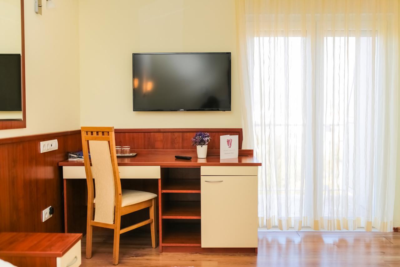 Hotel Merlot Opuzen  エクステリア 写真