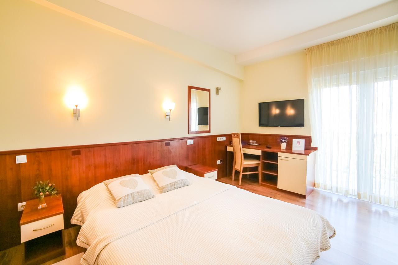 Hotel Merlot Opuzen  エクステリア 写真