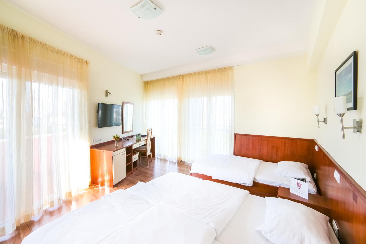 Hotel Merlot Opuzen  エクステリア 写真