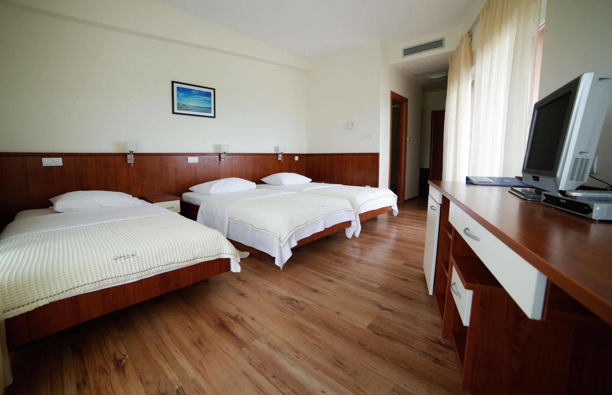 Hotel Merlot Opuzen  エクステリア 写真